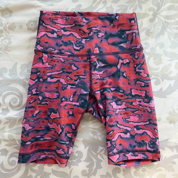 Like New! Lululemon Wunder Train High-Rise Short 8" Chroma Clash Camo - Picture 8 of 12
